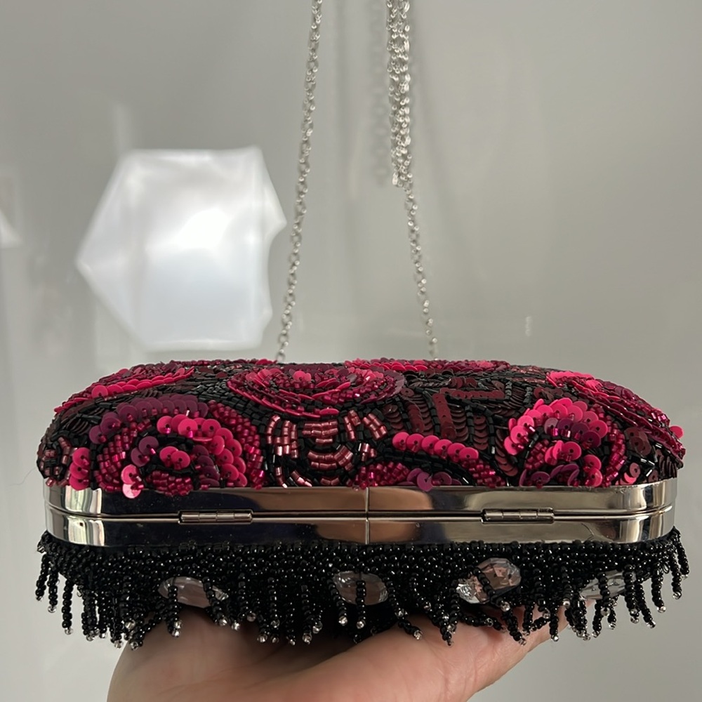 Elegant Floral Sequin Clutch - Picture 10 of 16
